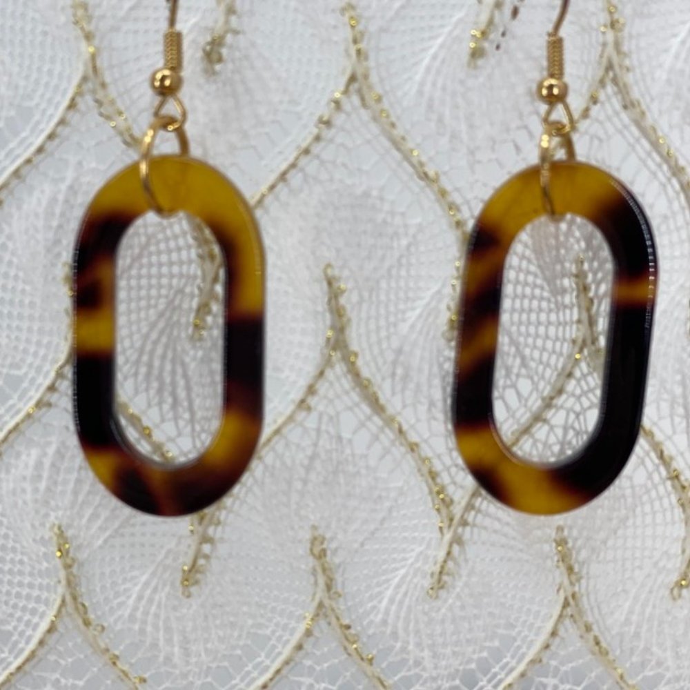 3/$25 tortoiseshell acrylic oval hoop earrings - Picture 3 of 4